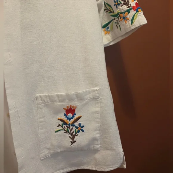 Zara White Short-Sleeve Shirt with Multicolor Floral Embroidery - Picture 4 of 6